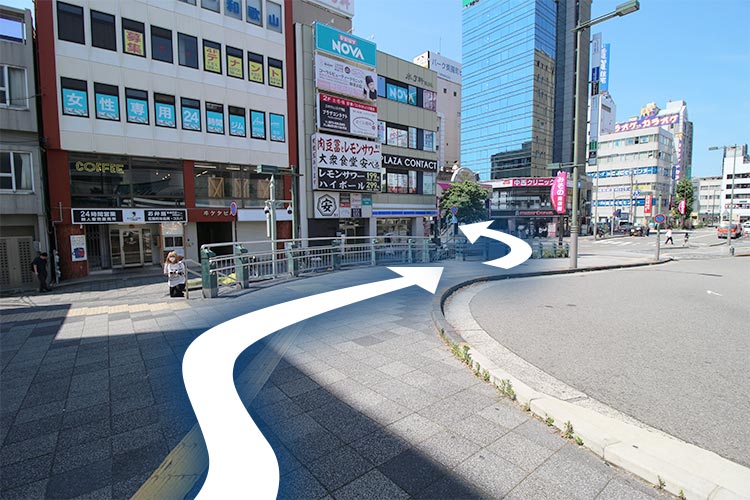 みその商店街の方へ進みます。