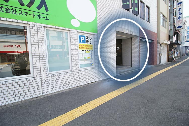 ビル入口はこちらです。